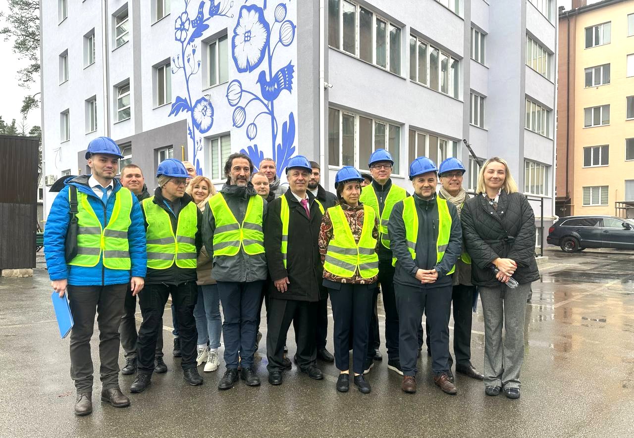 Photo 5433845323157073682 y